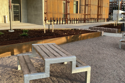 Hyvinkää, Hangonsillantalo, Falco Bloc pikniksetit