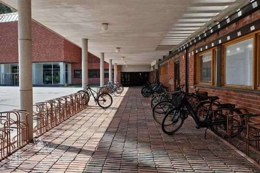 Seminaarimäen kampusalue, FALCO Ideal 2.0 runkolukittavat pyörätelineet
