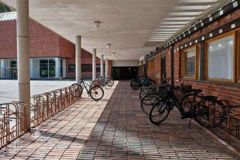 Seminaarimäen kampusalue, FALCO Ideal 2.0 runkolukittavat pyörätelineet