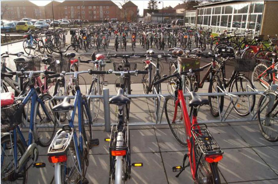 Ny cykelparkering hos Rybners Gymnasium i Esbjerg