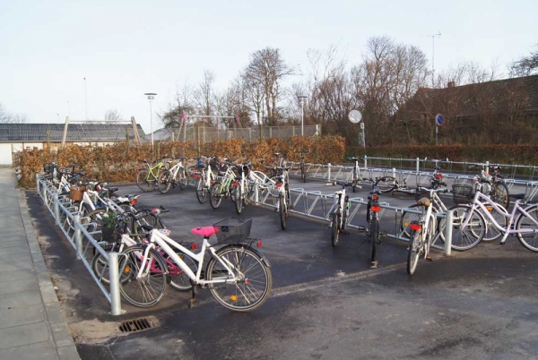Ny cykelparkering hos Rybners Gymnasium i Esbjerg