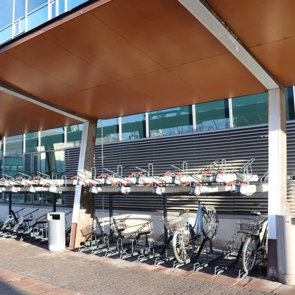 Jyväskylän matkakeskukselle kaksikerrostelineitä