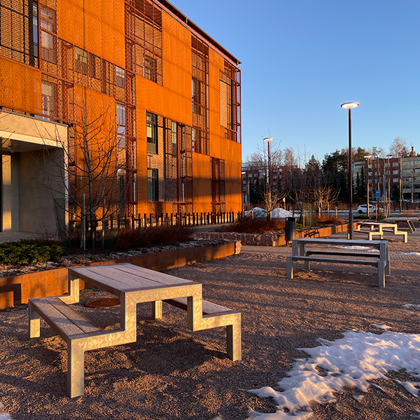 Hyvinkää, Hangonsillantalo, Falco Bloc pikniksetit