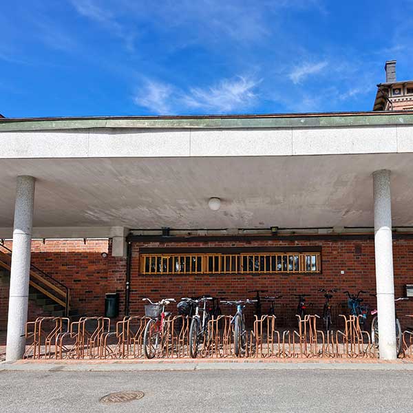 Seminaarimäen kampusalue, FALCO Ideal 2.0 runkolukittavat pyörätelineet