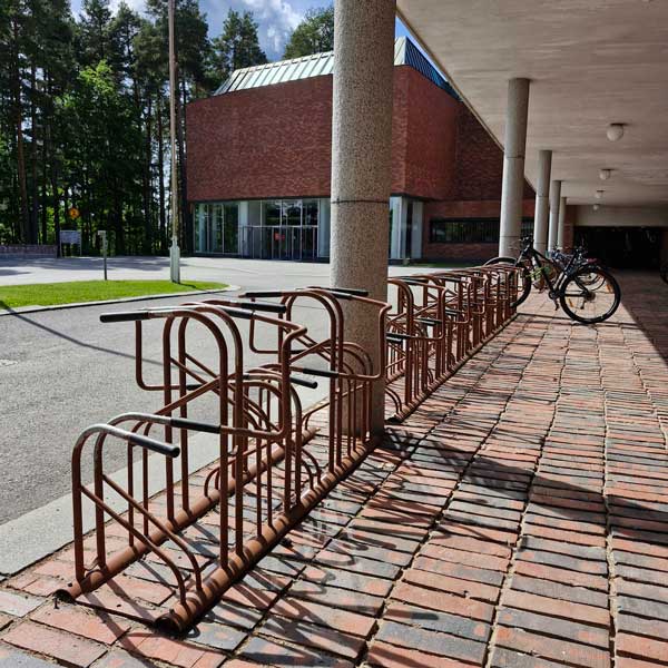 Seminaarimäen kampusalue, FALCO Ideal 2.0 runkolukittavat pyörätelineet