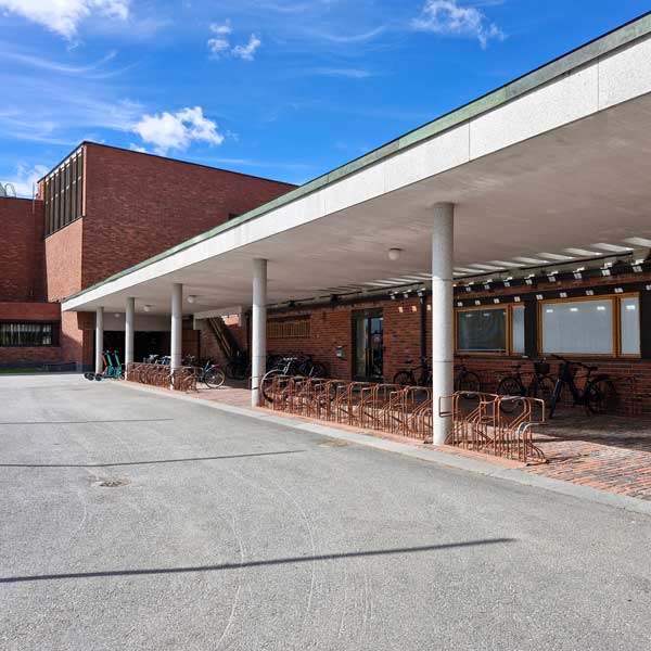 Seminaarimäen kampusalue, FALCO Ideal 2.0 runkolukittavat pyörätelineet