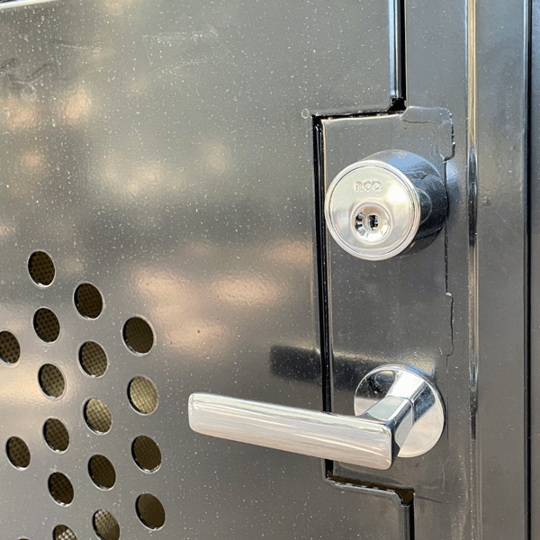 Falco Lok-Q pyöräkaapit asennettiin Helsinkiin Lauttasaaren kartanon piha-alueelle