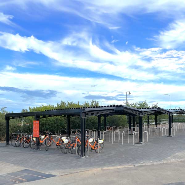 Toimitimme Mäntsälän rautatieasemalle Falco Hoth pyöräkatoksia