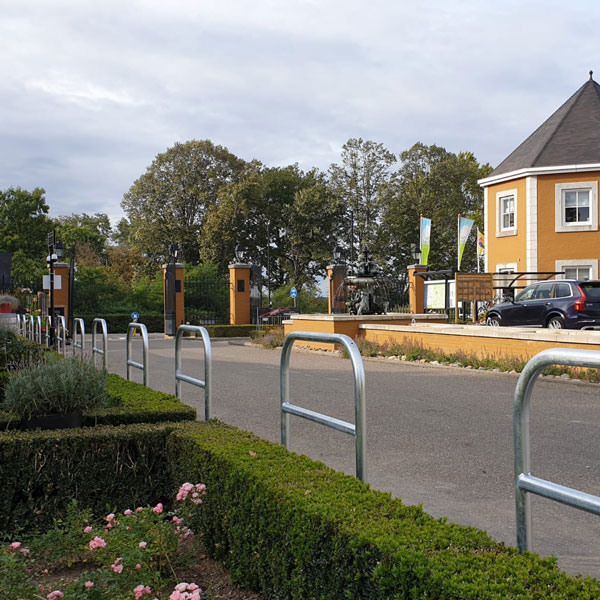 verkeersvoorzieningen geleidehekken tussenbuis verkeersgeleiders